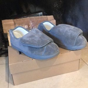 Footsmart wrap around slippers